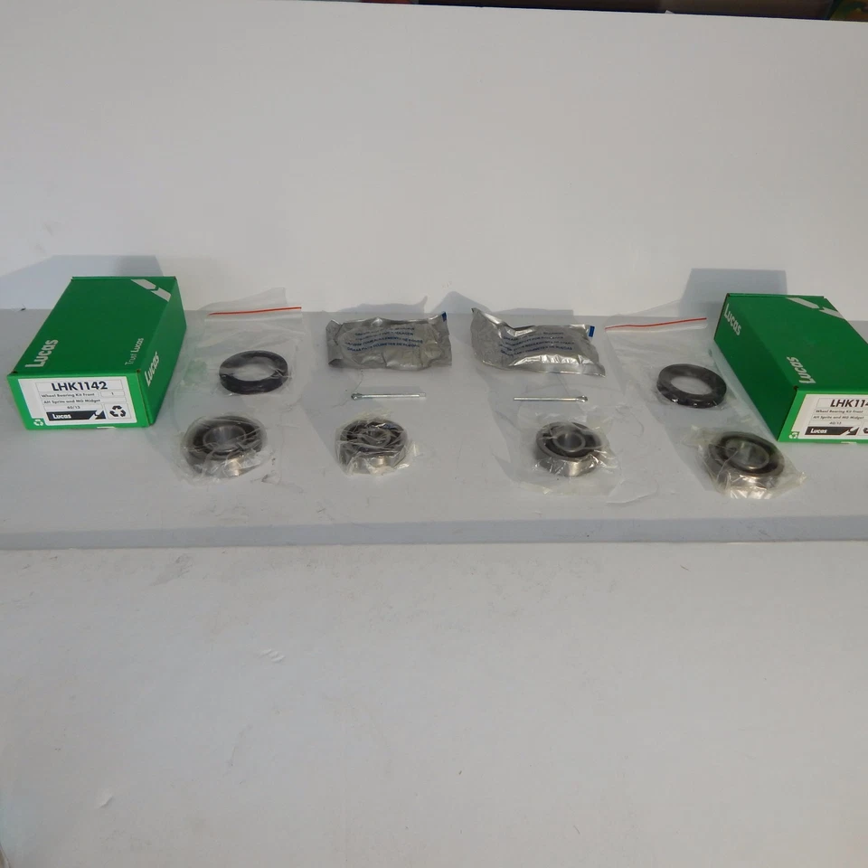 Par de nuevos kits de cojinetes de rueda de eje delantero con sellos MG Midget 1962-79 marca Lucas Foto 2 de 3
