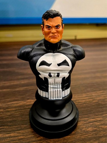 Diamond Select - Marvel Icons - Punisher Mini Bust (Limited Edition Statue) - Picture 3 of 13