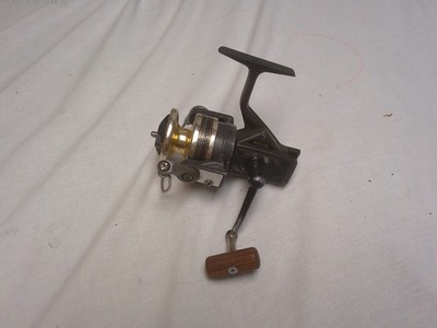 Daiwa BG15 Spinning Fishing Reel. Made in Japan.