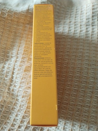 Rodial Vit C SPF30 Moisturiser Brighten Renew 50ml - Picture 4 of 4