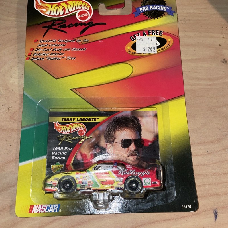 Hot Wheels Terry Labonte #5 1:64 Diecast NASCAR Monte Carlo Pro Racing Series