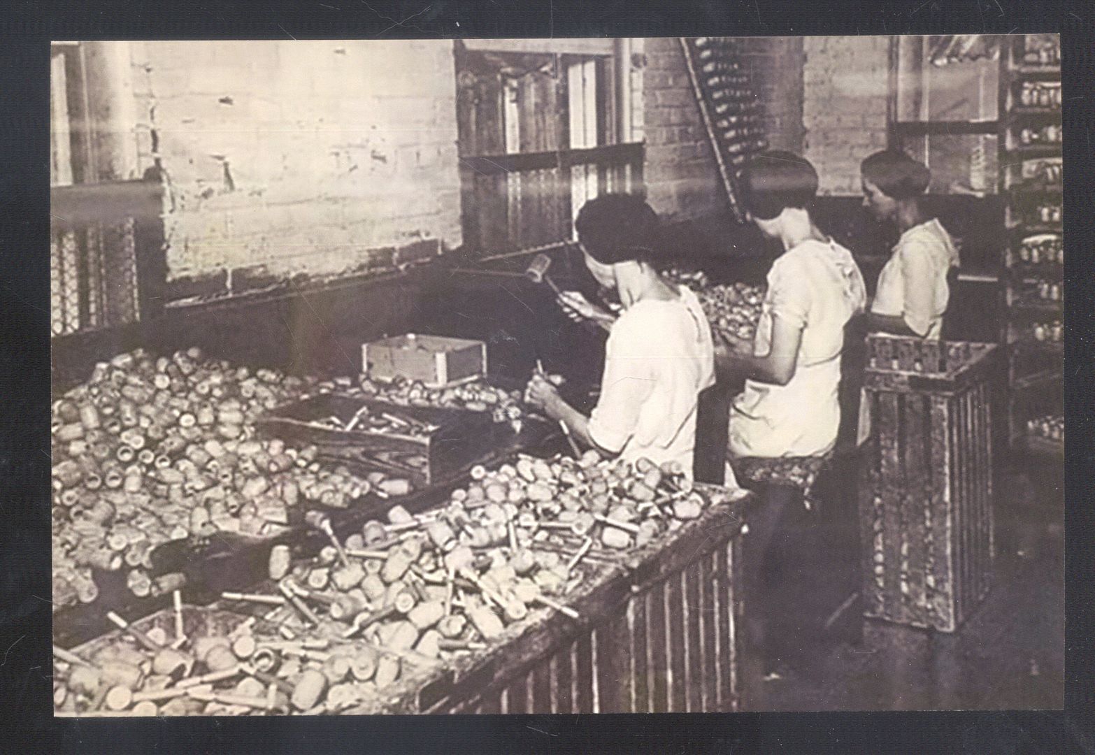 REAL PHOTO WASHINGTON MISSOURI CORN COB PIPE FACTORY INTERIOR POSTCARD