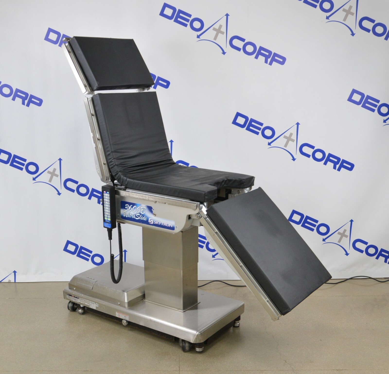 Skytron 3600B UltraSlide Surgical Table W/ Skytron 3600 Series Remote
