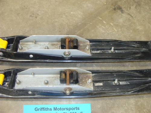 Arctic Cat ZL600 2003 EFI SS OEM original plástico esquís carburos conjunto bucles poco kilometraje - Imagen 4 de 17