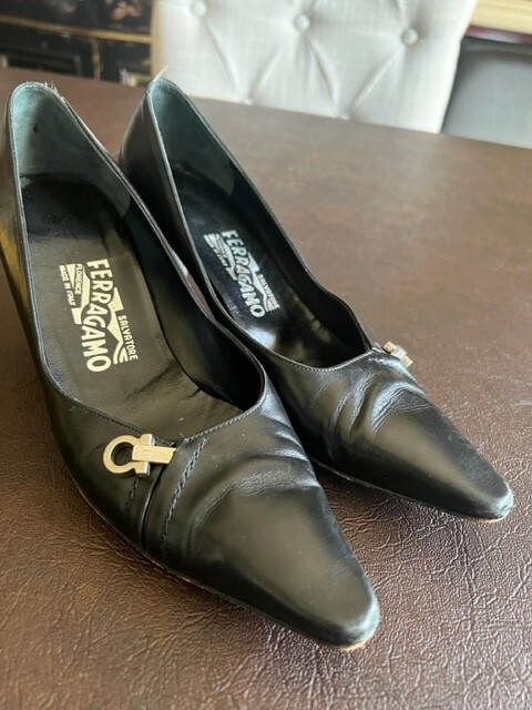 Womens Vintage Salvatore Ferragamo Black Stiletto Pumps  display picture 3