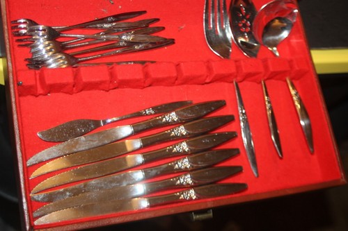93 Pc Set RODGERS Oneida 1881 Rogers Highland Rose Stainless Flatware Silverware - Picture 2 of 11