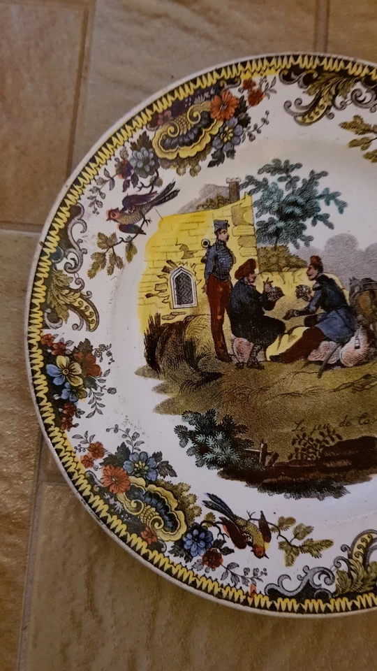 Très ancienne assiette colorée  La partie de cartes - Photo 3/4