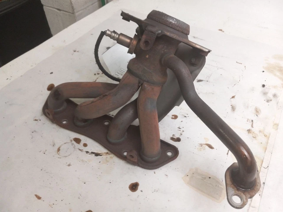 Colector de escape para Toyota Prius 2010 - 2018 Foto 2 de 4