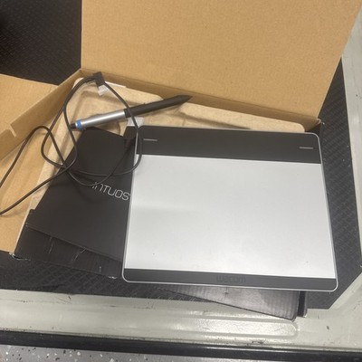 Wacom CTH-480 Intuos Small Creative Pen & Touch Tablet Full set