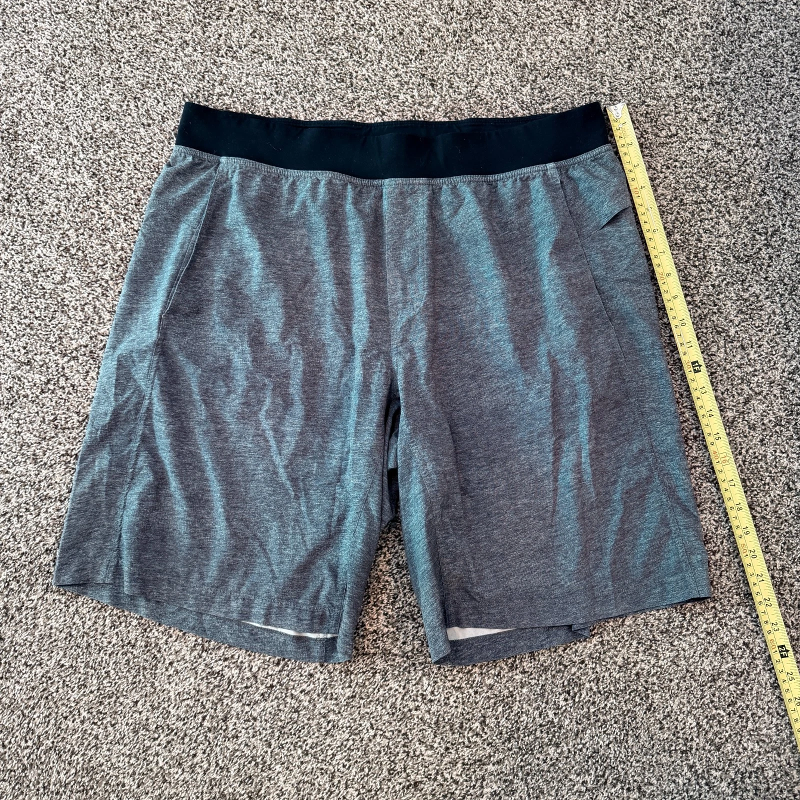 Lululemon Shorts Mens Size 2XL Unlined Gym Heather Gray Athletic 11” Inseam
Opens in a new window or