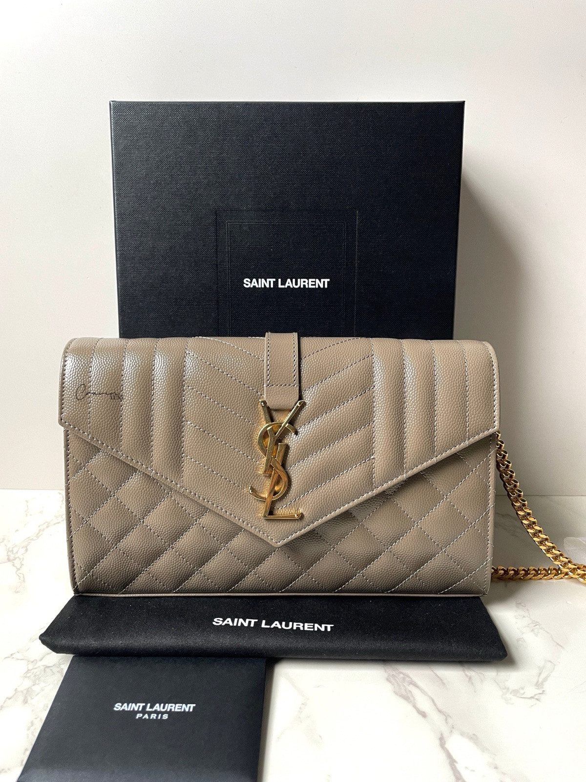 Nuovo portafoglio Saint Laurent YSL grande tri trapuntato in pelle su catena vendita al dettaglio: $ 1950