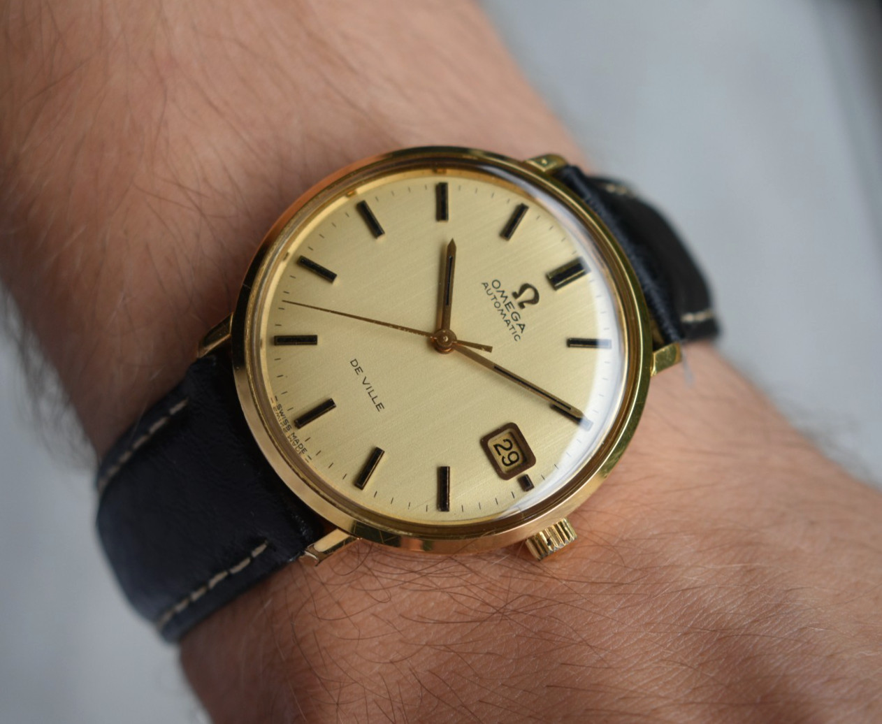 1960s Vintage Omega De Ville Mens Watch Gold Automatic Date Rare Leather 166.033