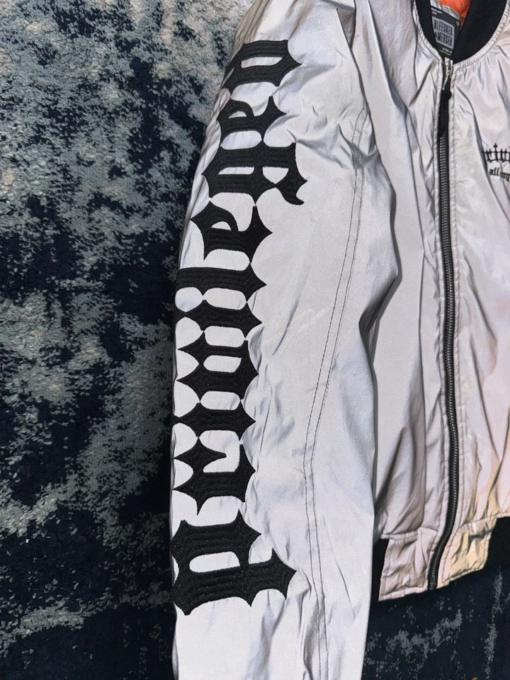 Bleecker & Mercer 特权反光轰炸机夹克男式大号银色全新 — 第 3/4 张图片