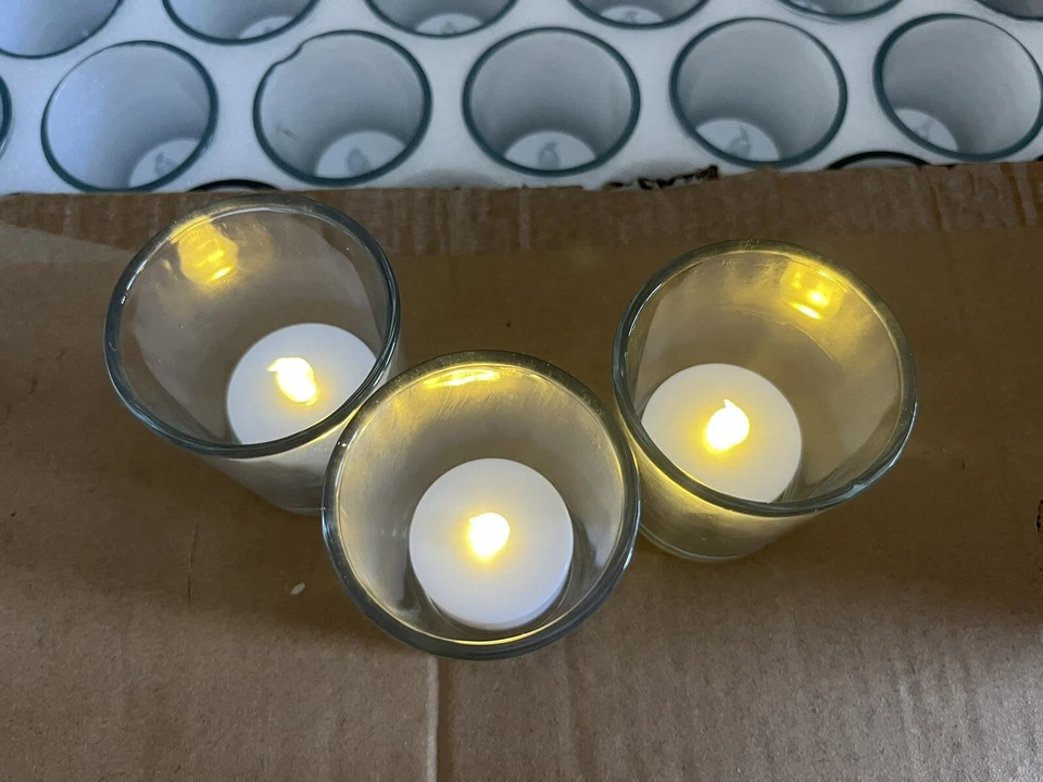 Velas electrónicas de luz de té LED sin llama alimentadas por batería con vidrio Foto 2 de 4