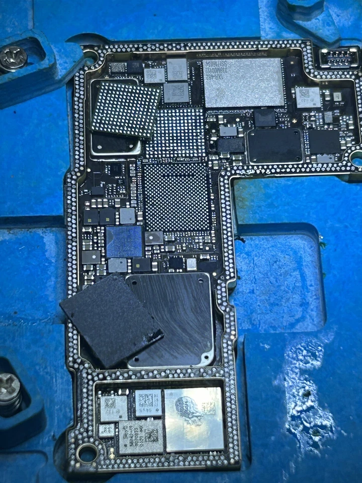 iPhone 和 iPad 维修服务保证。 — 第 2/3 张图片