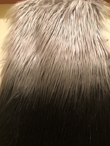 ROCK & REPUBLIC FAUX FUR VEST. Size (M) - Picture 6 of 6