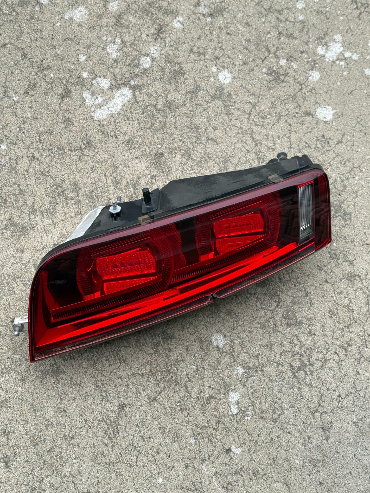 2008-2013 AUDI R8 REAR RIGHT  TAILLIGHT LAMP TAIL LIGHT OEM - Chipped Lens