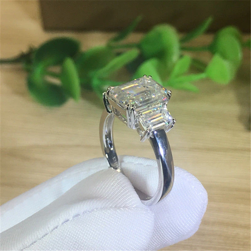 Anello di fidanzamento con diamante bianco creato in laboratorio da 2,50... - Immagine 2 di 4