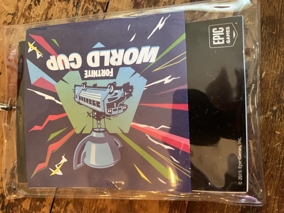 Fortnite World Cup 2019 cordón/guía de festival/auriculares Foto 2 de 3