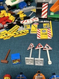 MASSIVE Lego Construction Lot City Minifigure Part 7638,60152,5930,60181,60026 +
