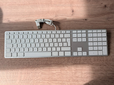 Apple Tastatur QWERTZ mit Ziffernblock, USB, A1243