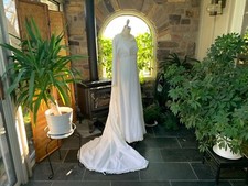 Vintage 1960s Winter White Velvet Lace Trim Wedding Dress Bow Detachable Train