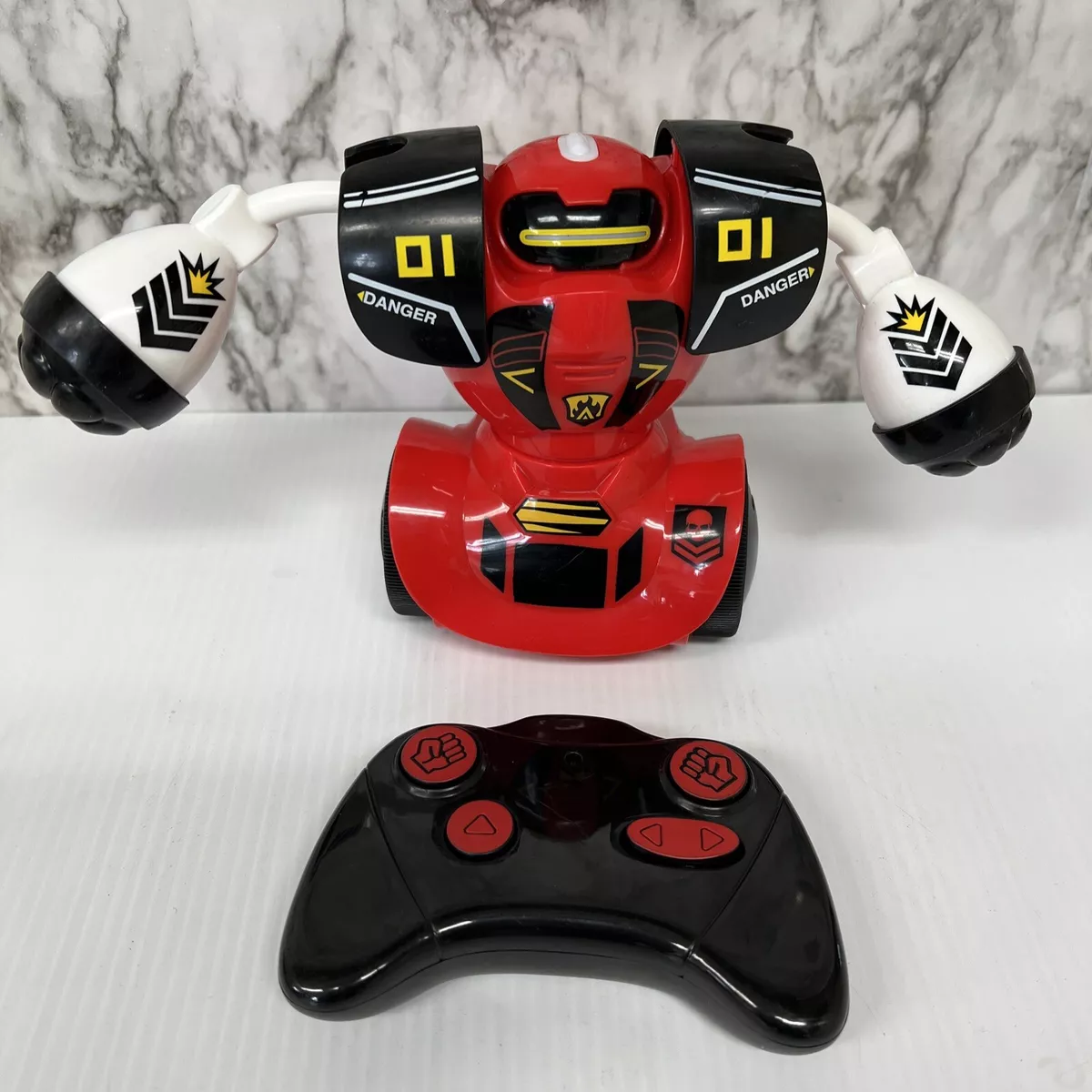 Sharper Image Robot Combat Remote Control Robot Fighting Set - Matthews  Auctioneers