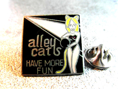 SELTENE PINS PINS GASSE KATZE HAT MEHR SPASS BOWLING SPORT SEXY FRAU VINTAGE *EGF