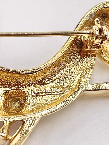 Vintage Brooch AJC Fish In Chair Sunbathing Gold Tone - Picture 6 of 8