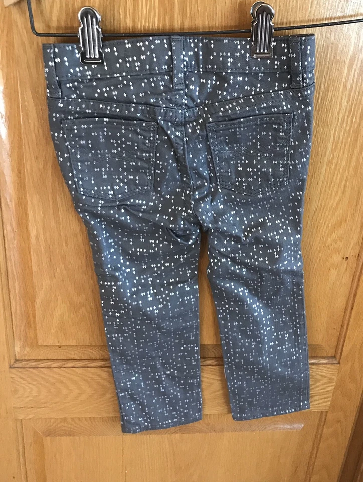 Jeans para niños, plateados talla 2, negros talla 5, azules talla 5, negros talla 4, azules 6-9mos, azules 12-18mos etiqueta nueva Foto 4 de 4