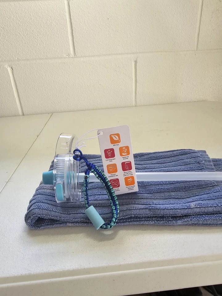 Dunkin’ Limited Edition Hydration Bottle New Release 40oz - Image 3 of 4