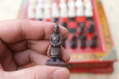 Scacchiera In Legno Con Scatola, 32 Pezzi Tema Guerrieri Di Terracotta - Set Da Tavolo - Foto 3