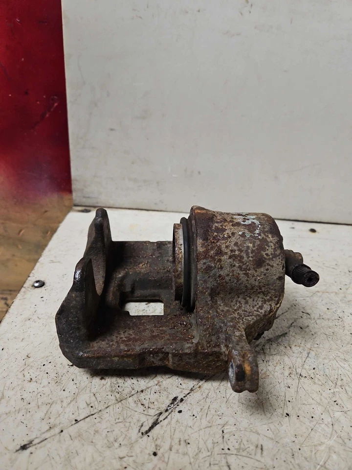 06-11 Pinza de freno delantera izquierda HYUNDAI AZERA sin pastillas lado del conductor Lh OEM Foto 4 de 4