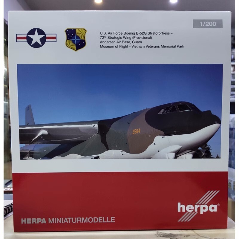 Very Rare)1:200 Herpa 559294 USAF B-52G Stratofortress Model With