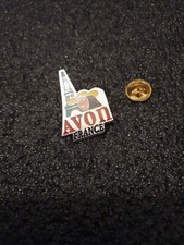 Pin's Avon France produit hygiène soin beauté parfum - Pin Pins Badge Jan23