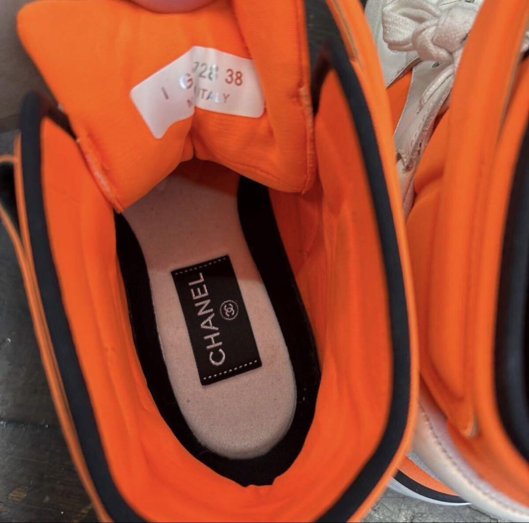 CHANEL オレンジネイビーハイヒール Chanel Denim Suede Calfskin Neon Orange CC Interlocking Logo