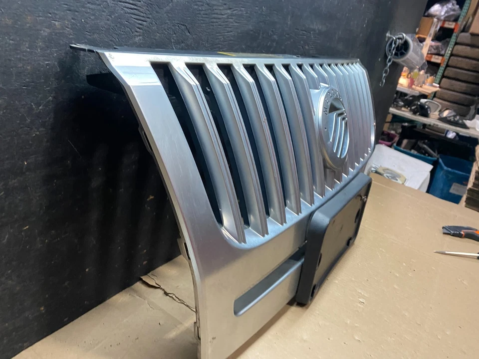 2008 to 2011 Mercury Mariner Front Upper Grill Grille With Emblem OEM U0103 DG - Image 3 of 4