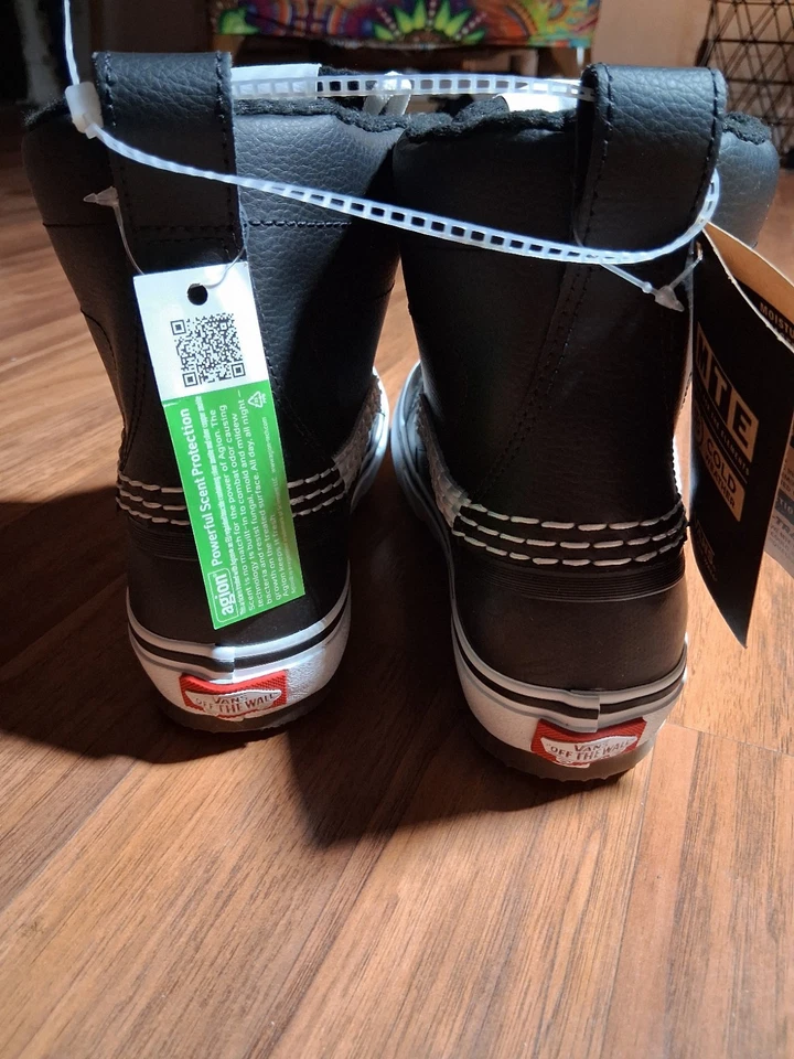 Vans Kids 3.5 Standard Mid MTE Botas de Nieve Impermeables Negras Blancas Foto 3 de 4