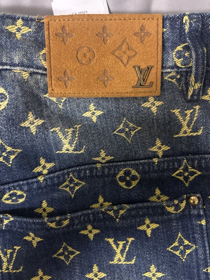 Pantalones cortos de mezclilla Louis Vuitton arco iris con monograma en lavado oscuro Foto 3 de 4