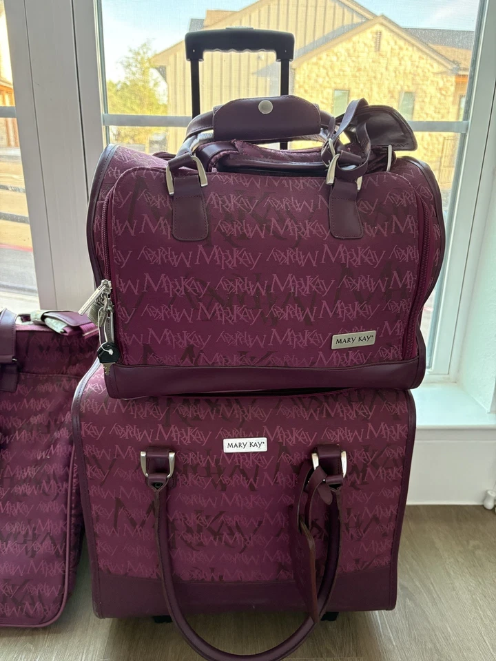 Mary Kay Vintage Rolling Travel Bag Set Burgundy 3 piece  Luggage - Image 2 of 4