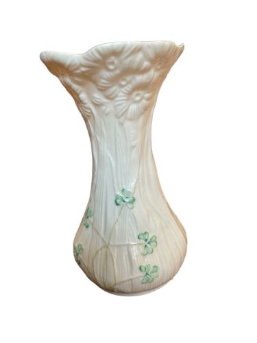 Belleek Daisy Spill Vase 6 inch 0517 Shamrock Embossed Daisy Ireland - Picture 3 of 6
