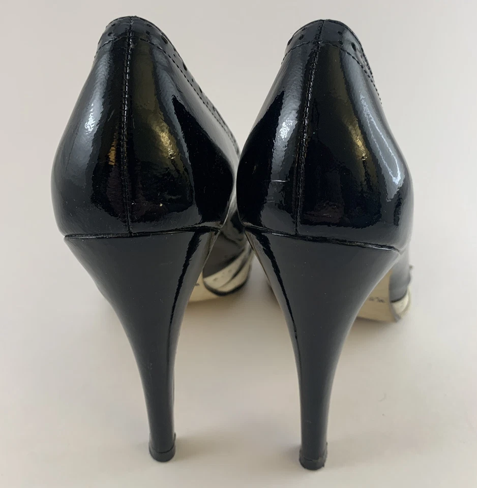 Tacones de aguja de cuero para mujer White House Black Market talla 6,5 M Foto 2 de 4