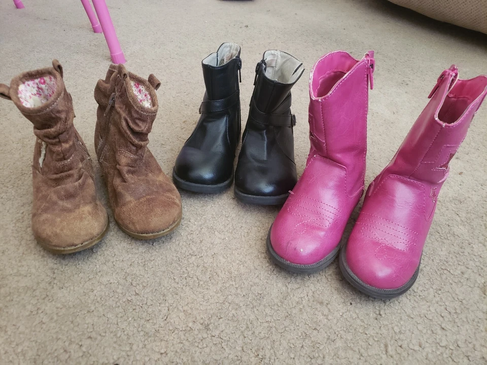 Lote Botas Niñas Talla 9T Usadas en Excelente Condición Foto 3 de 3