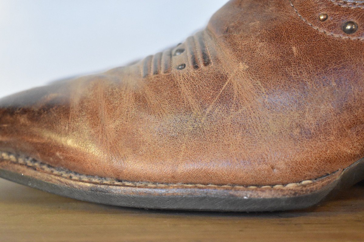 Women's B Ariat Runaway Brown Leather Studded Snip Toe Cowgirl