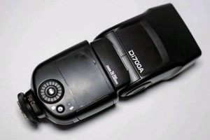 Nissin Di700A Flash Unit Flashgun for CANON