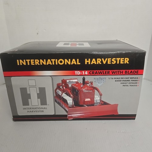 Cingolato Speccast 1/16 International TD-14 con lama - Foto 6 di 6