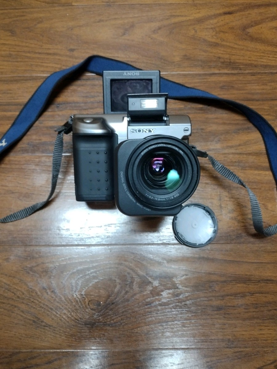 Sony Mavica MVC-FD91 0.8MP Digital Camera - Black & Metallic Sony Mavica MVC-FD91 0.8MP Digital Camera - Black & Metallic