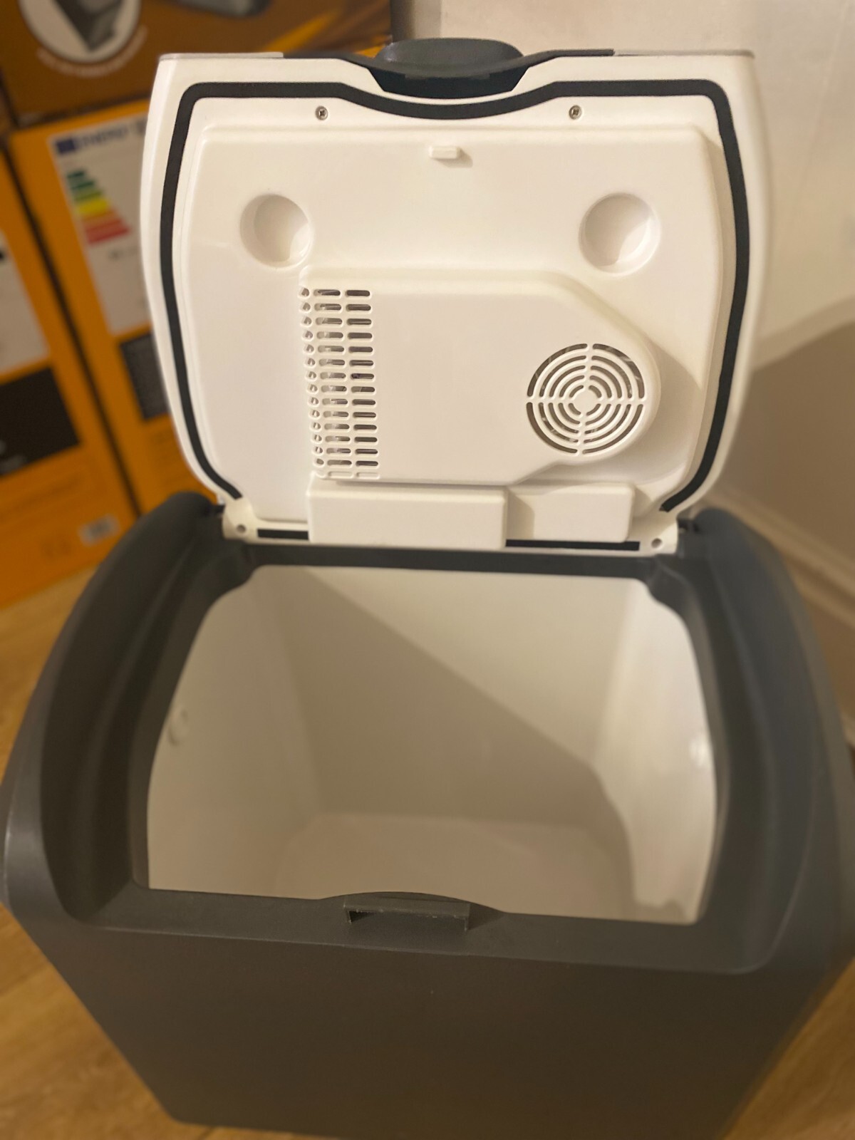 Halfords 24 litre 12v Electric portable Coolbox with car and mains