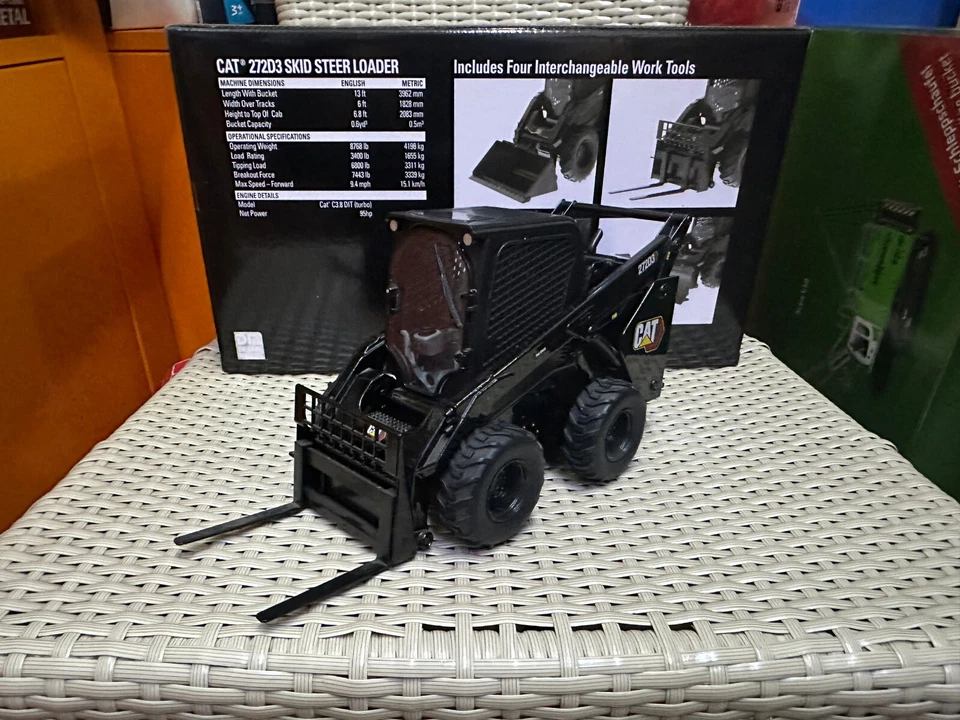 Cat 272D3 Skid Steer Loader Special Black Paint With Tools 1:16 Diecast 85629BK - Image 4 of 4