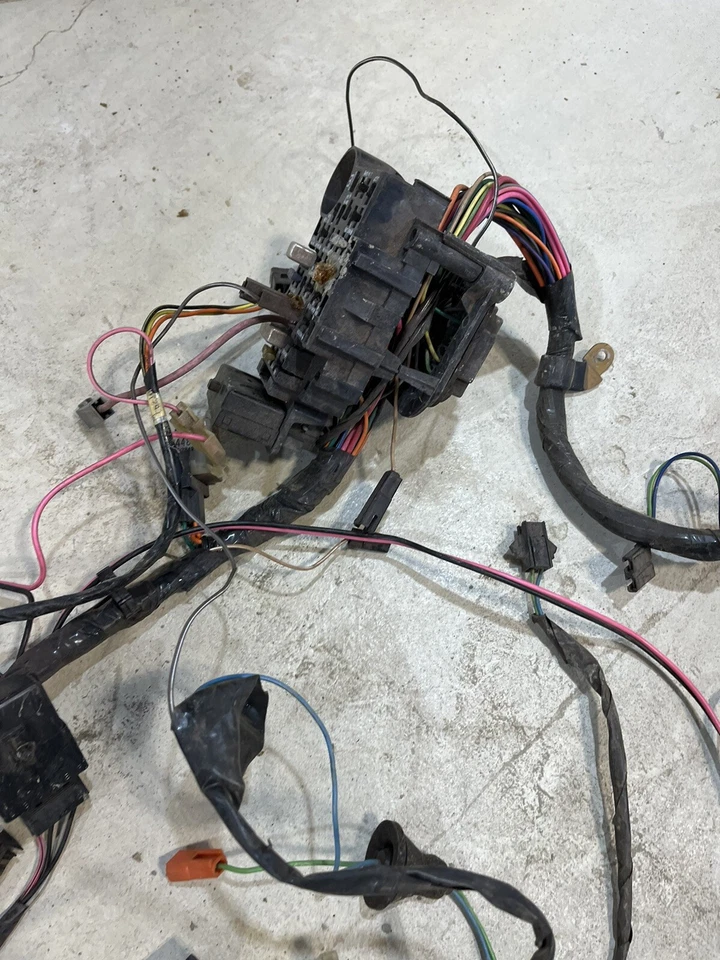 1982 84 CHEVROLET GMC K5 K10 C10 DIESEL under dash fuse panel bulkhead wiring ! - Image 4 of 4